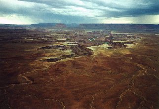 27-CanyonlandsNP-Rain1.jpg (19629 bytes)